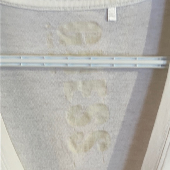 Guess t-shirt. - Picture 2 of 2